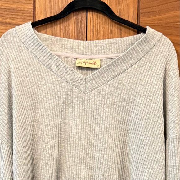 Papinelle Gray Ribbed Lounge Set Jogger Pants (Sz M) and V-Neck Top (Sz L) - Picture 3 of 12